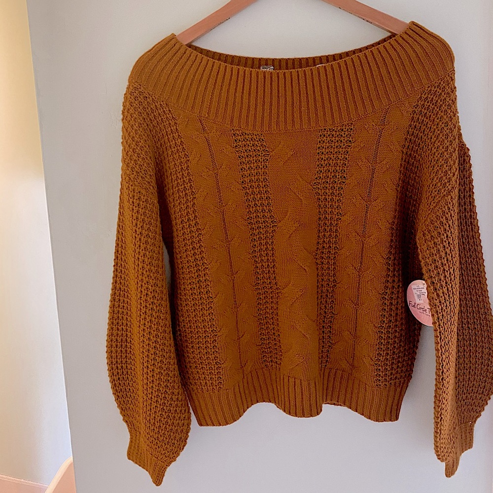 NWT Full Circle Trends off-shoulder sweater (L)